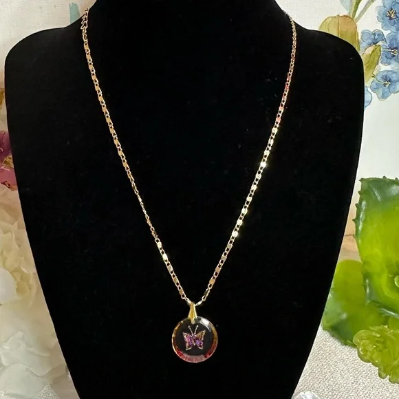 Fashion Necklace Goldtone And Multicolor Butterfly Pendant 9.5” Long - Picture 4 of 4